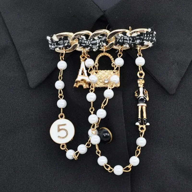 

Korean Design Style Crystal Five Chain Brooch For Women Pearl Flower Brooches Bag Hanging Costume Decoration