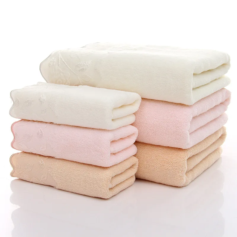 Какие полотенца лучше влагу. Стопка полотенец. Какие полотенца лучше влагу. Полотенце для рук. Полотенце бамбук голубой.