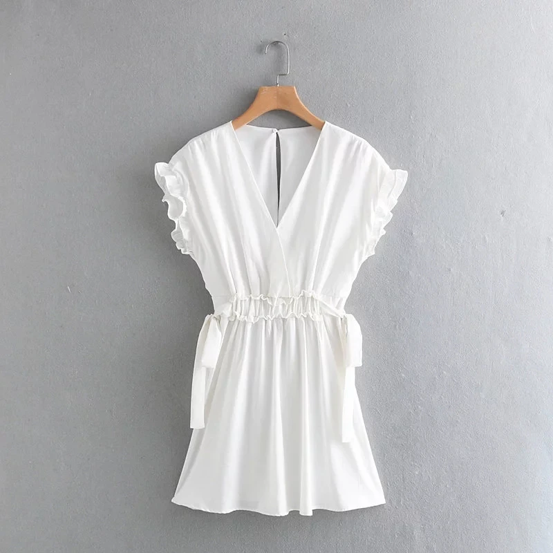 Фото Женское элегантное платье с оборками Белое Облегающее средней длины вечерние