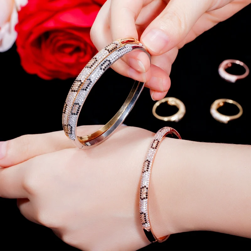 CWWZircons Мода микро проложить кубического циркония серебро и розовое золото цвет любовь змея открытый жесткий браслет для женщин подарок BG032