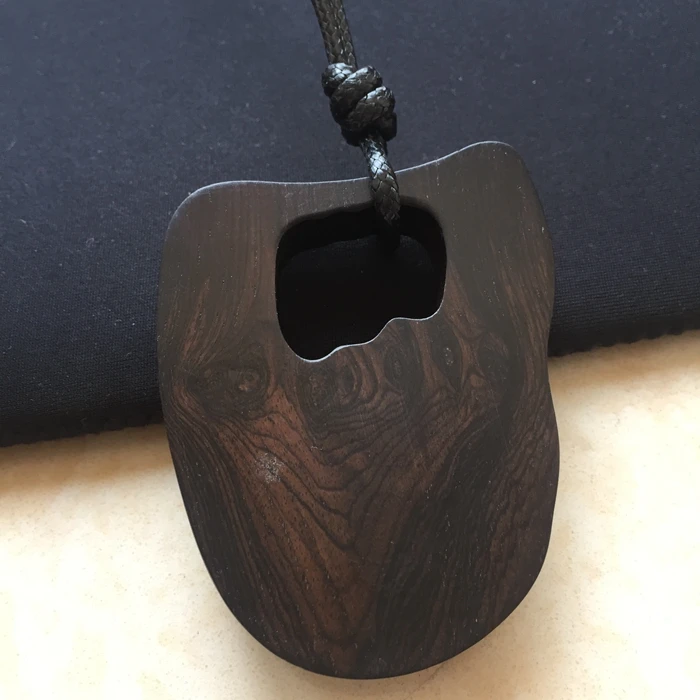 Геометрический шлифовальный деревянный кулон черное ожерелье