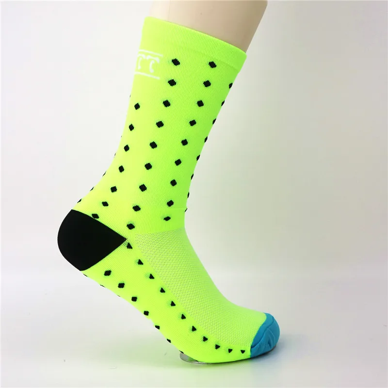 YF& TT, высокое качество, профессиональные брендовые дышащие спортивные носки для шоссейного велосипеда, носки для спорта на открытом воздухе, гоночные велосипедные носки - Цвет: Зеленый