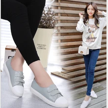 Модные туфли на плоской подошве; женская повседневная обувь из натуральной кожи; лоферы на липучке; Белая обувь