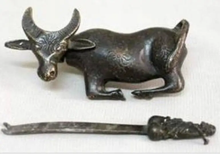 

B0601 518China old style Brass cow lock and key Collection statue
