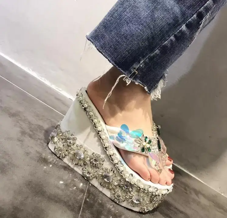

Miquinha Brand New Bling Bling Crystal Embellished Wedge Sandal Luxury Glitter Platform Slipper Outside Woman Flip Flops Summer