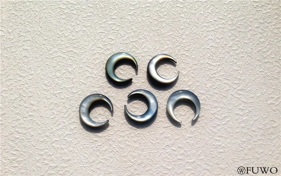 20mm Natural Black Shell Crescent Pendant 7