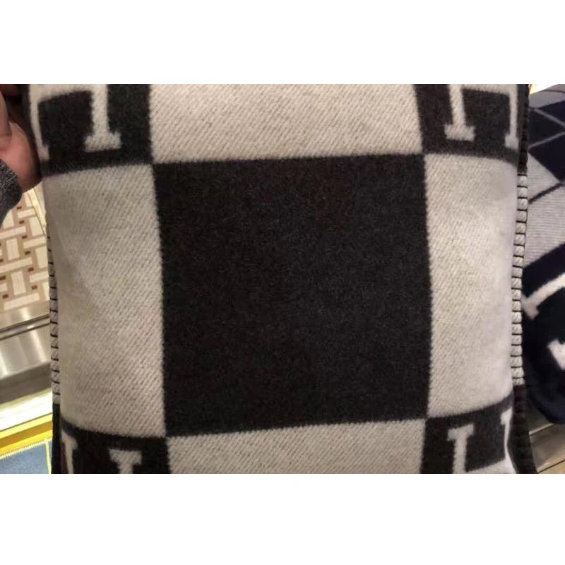 

AAG Fashion Vintage Fleece Baby Pillowcase Letter Brand European Pillow Cover Covers Wool Throw Pillow Case 45x45 65x65cm 0