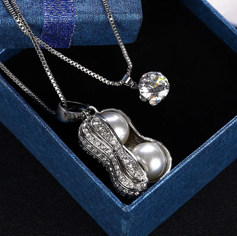 New fashion gold personality skull crystal diomand wedding party charm necklace