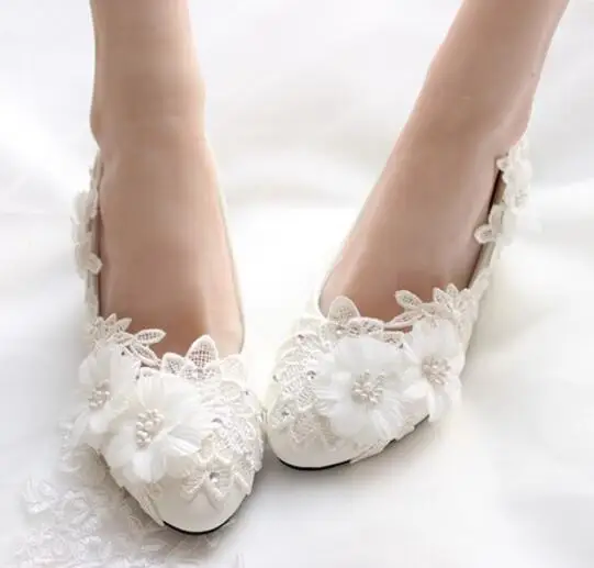 Милые кружевные цветы Женские свадебные туфли ручной работы; туфли на низком высокий каблук в виде рыбьей чешуи Большие размеры элегантная обувь для невест, платье подружки невесты, женские туфли-лодочки