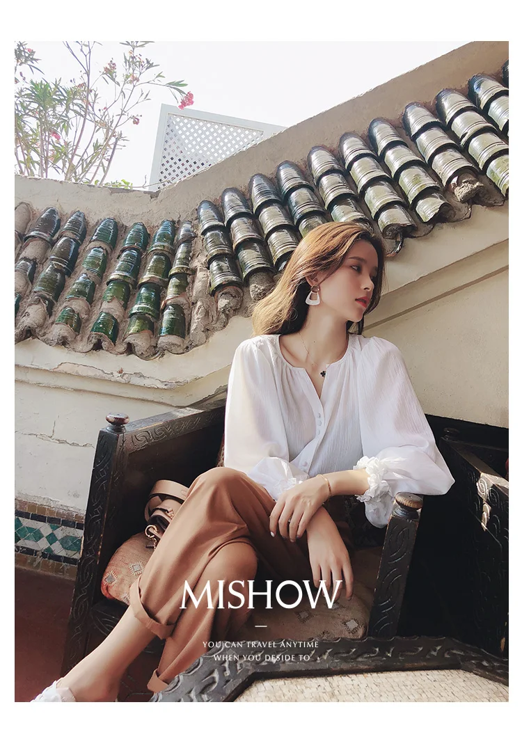 Mishow Шикарная сексуальная романтическая блузка с V-образным вырезом и рукавами- фанариком Повседневный стиль Новая коллекция Материал полиэстер