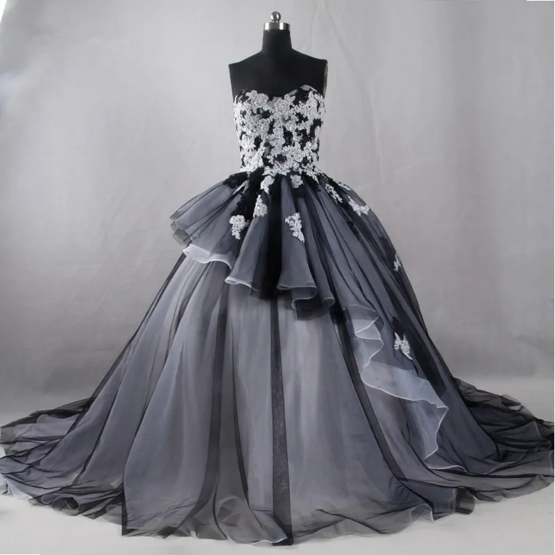 2017 Victorian Halloween Brides Ball Gowns Gothic Black Wedding DressesLace Appliqued Long Robe De Mariage 2016