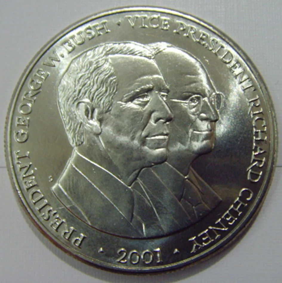 

38mm Liberia 5 Dollars George Bush and Dick cheney Coin 2001