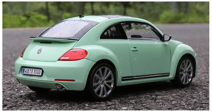 1:18 передовая игрушка из сплава, 2013 Volkswagen Новая коллекция Beetle Модель литья под давлением металлическая модель игрушечного автомобиля - Цвет: Зеленый
