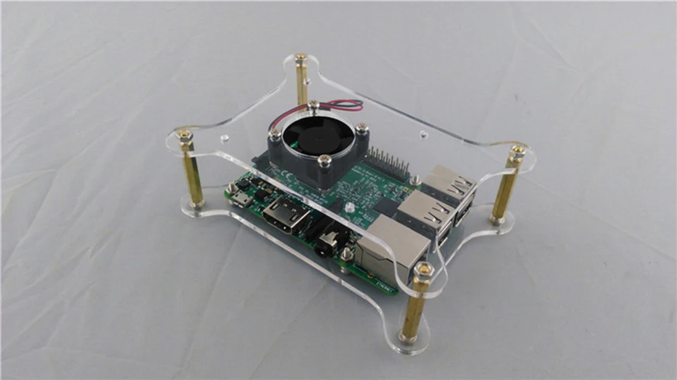 Корпус для чехла Raspberry Pi 3 B + Plus поддерживает установку вентилятора на каждом