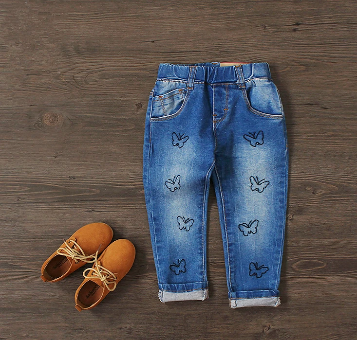 Новые хлопковые джинсы модные для маленьких девочек с вышивкой бабочки Детские