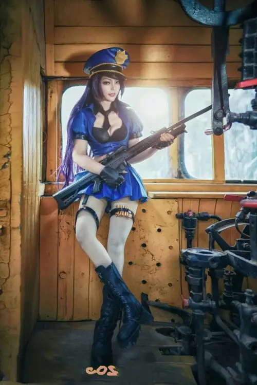 

Game LOL Caitlyn Cosplay Costume the Sheriff of Piltover Full Set Dress With Hat Halloween Party For Woman
