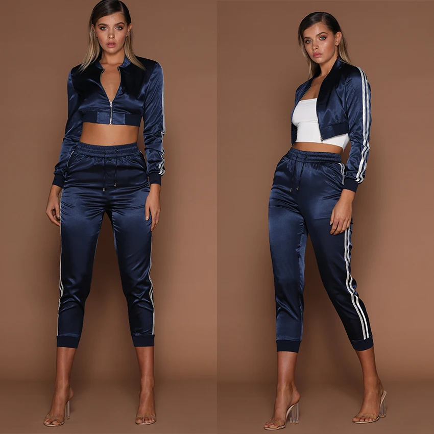 Trousers suit