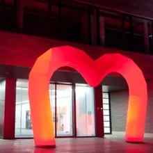 На заказ романтическое сердце надувные свадебные арки украшения со светодиодными огнями и свободно стоящими воздуходувки для вечерней вечеринки