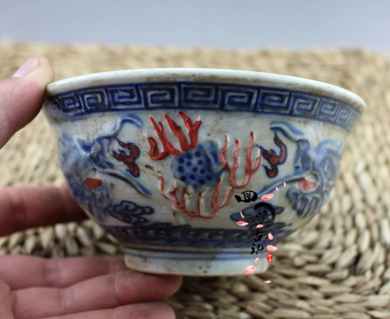 

Chinese old porcelain ornaments Blue and white bowl