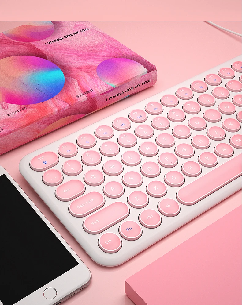 O teclado com fio usb ergonômico de