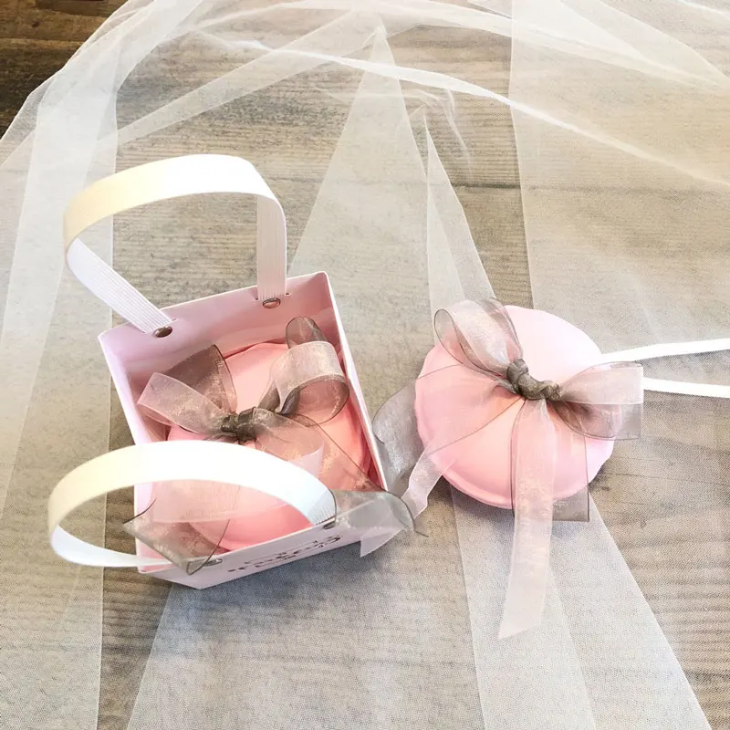 

20pcs/lot Wedding gift box pink blue baptism favors gift bags with handles baptism favor packaging paper Candy box Event Party