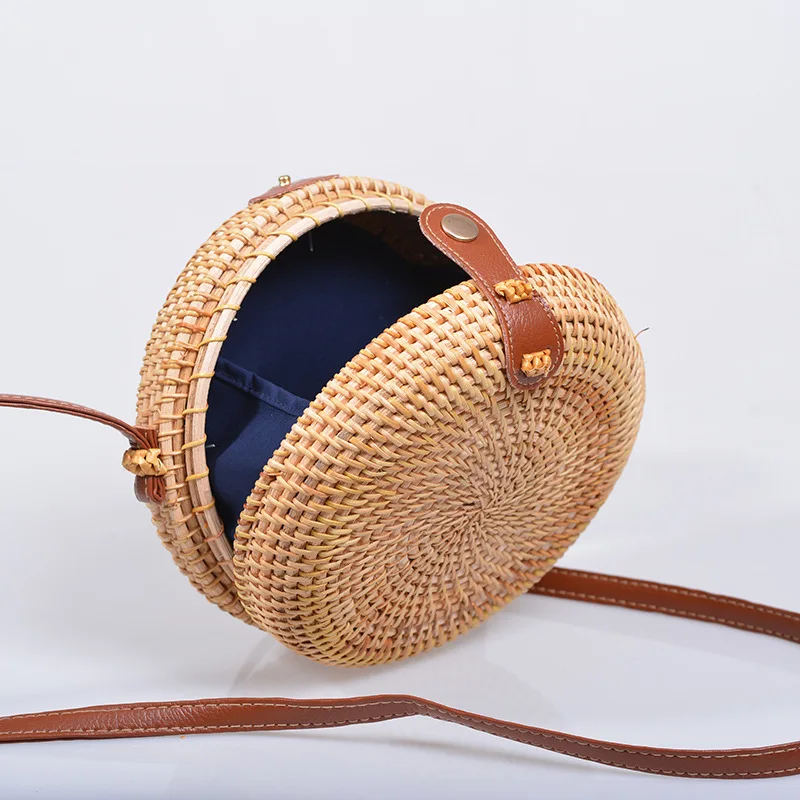 Vintage Handmade Rattan Woven Shoulder Bags PU Leather Straps Bow Hasp Holiday Beach Crossbody Bag Messengers Women Handbag Vintage Handmade Rattan Woven Shoulder Bags PU Leather Straps Bow Hasp Holiday Beach Crossbody Bag Messengers Women Handbag