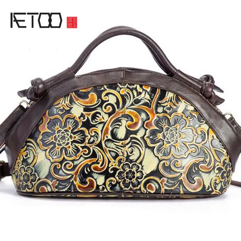 

AETOO New Arrival Oil wax Genuine Leather Women Handbags Fashion embossed Crossbody Bags Female original flowers messenger bag