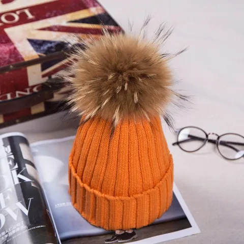 Модные женские зимние вязаные меховые шапочки шапки с натуральным помпон из меха енота шапки Защита для ушей повседневные меховые шапки для женщин TWA124 - Цвет: orange