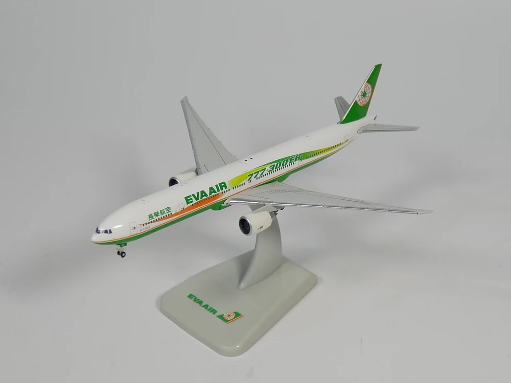 

hogan 1:500 EVA AIR Boing 777-300ER B-16701 Diecast Airplane model