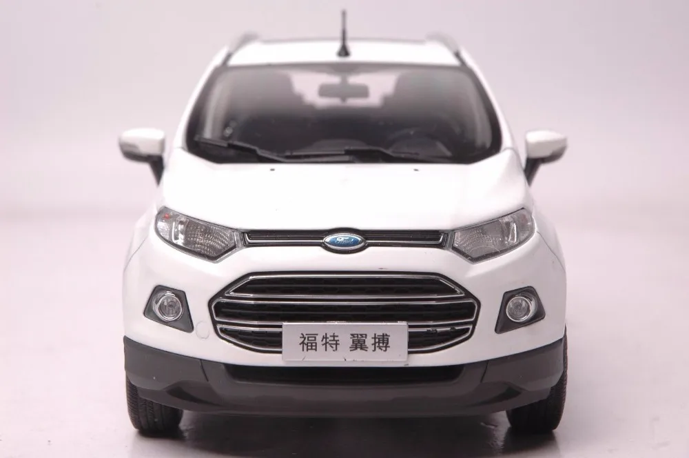 Ford Ecosport car model in scale 118 white (3)