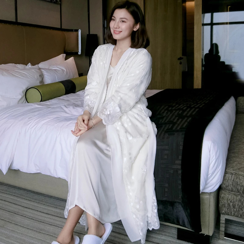 

Top Quality Silk Satin Winter Velvet Embroidery Women's Long Robe Sets Long Sleeve Elegant Ladies Sleepwear 031