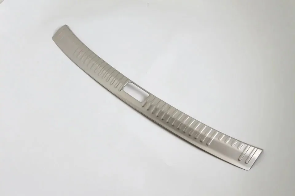 

1pc Stainless Steel Car Inner Tail Trunk Rear Bumper Sill Plate Scuff Trim Cover Trim For Audi A4 B9 2016 2017 4-door Sedan