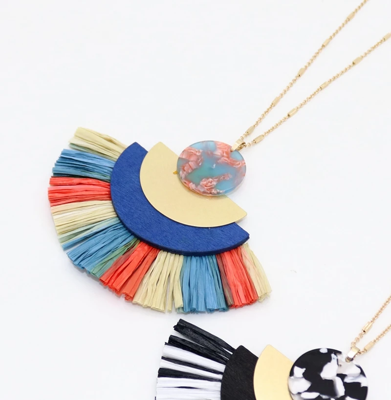 

2019 Feb New Arrival Fan Shape Paper Straw With Half Alloy Round Acetate Plate Pendant Necklace Women Fashion Jewelry