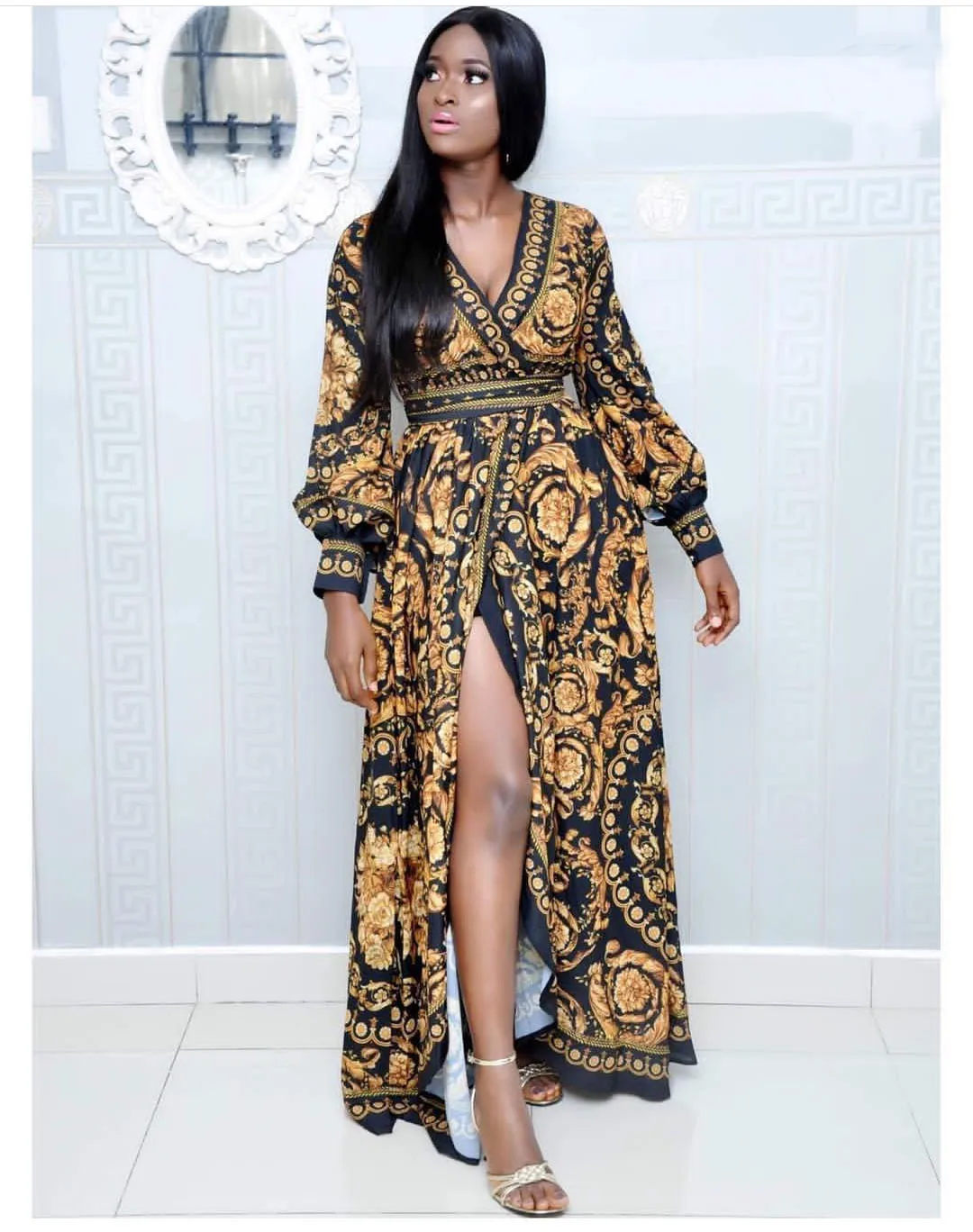 

Sexy dress with v-neck, open-front digital print belt and slit