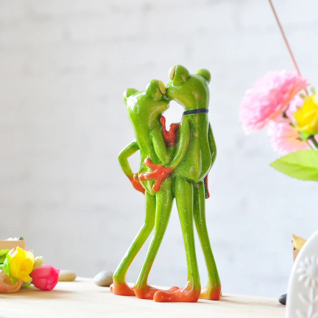 Frogs Figurine Cute Resin Home Sculpture Dolls Resin Model Odd Gifts Crafts Animal Ornaments Car Home Decoration