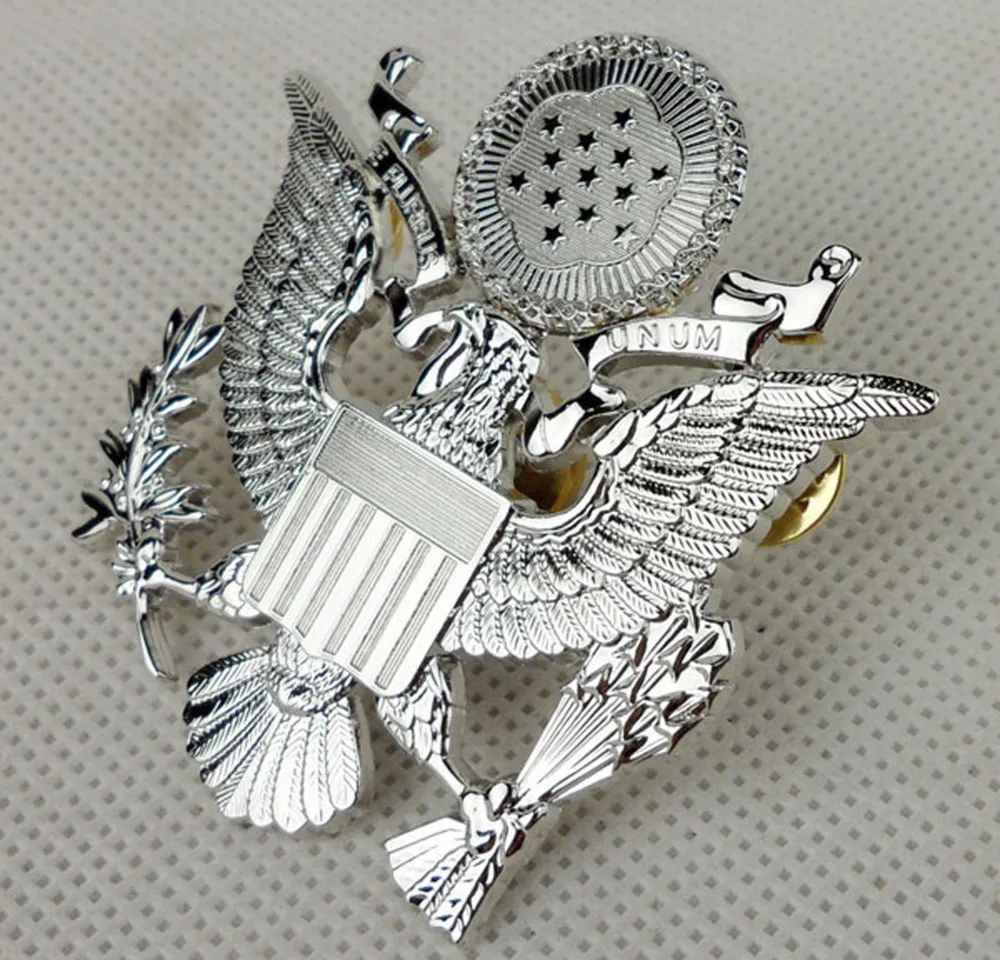 MILITARY WWII US ARMY EPLURIBUS UNUM OFFICERS METAL CAP HAT BADGE SILVER