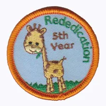 Пользовательские олень вышивка патчи, сделанные из саржи с вышивка контуров оверлоком и основа из пвх по индивидуальному заказу MOQ50pcs