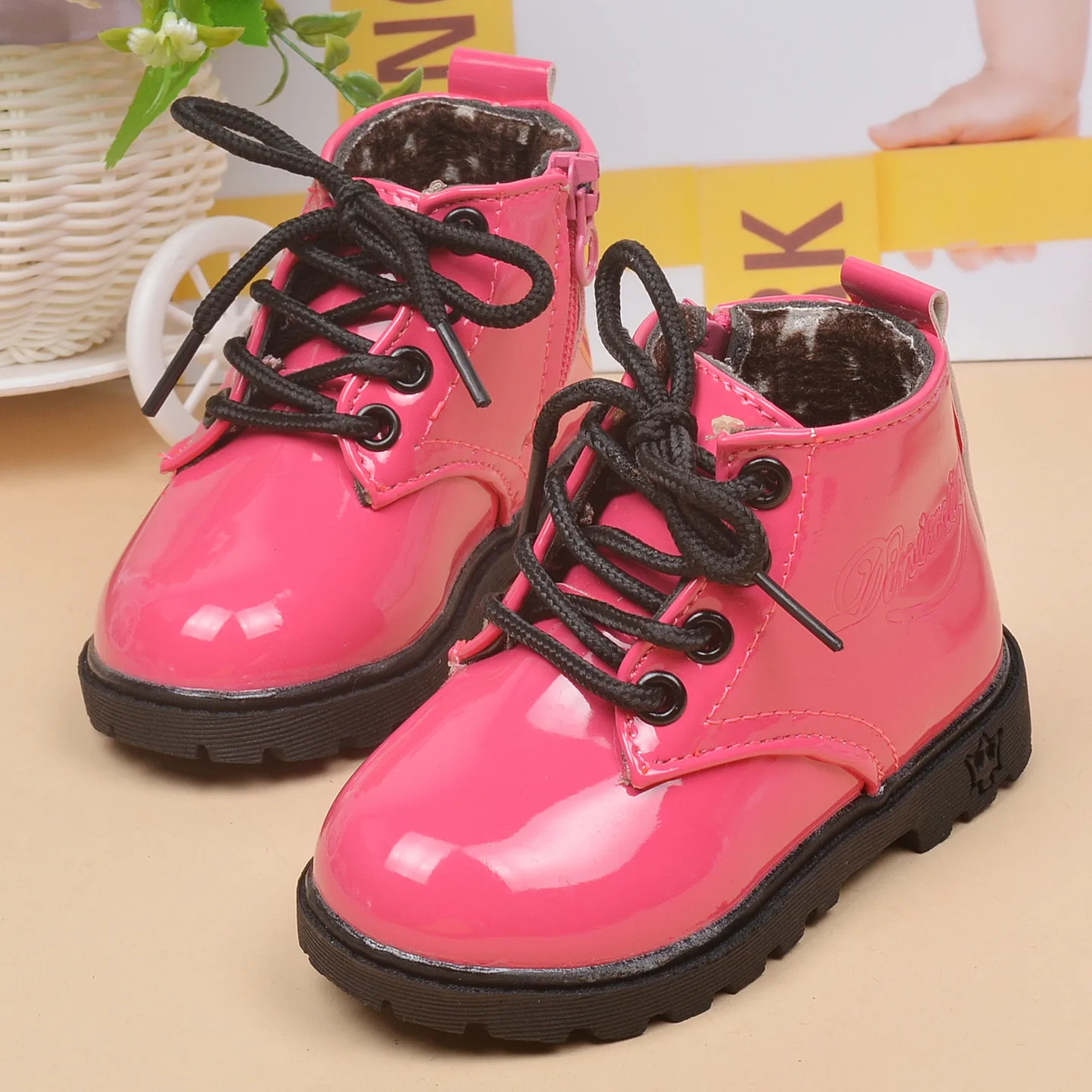 Новая зимняя детская обувь для маленьких мальчиков/Обувь для девочек короткие зимние сапоги Зимняя Теплая обувь slippoof и водонепроницаемая