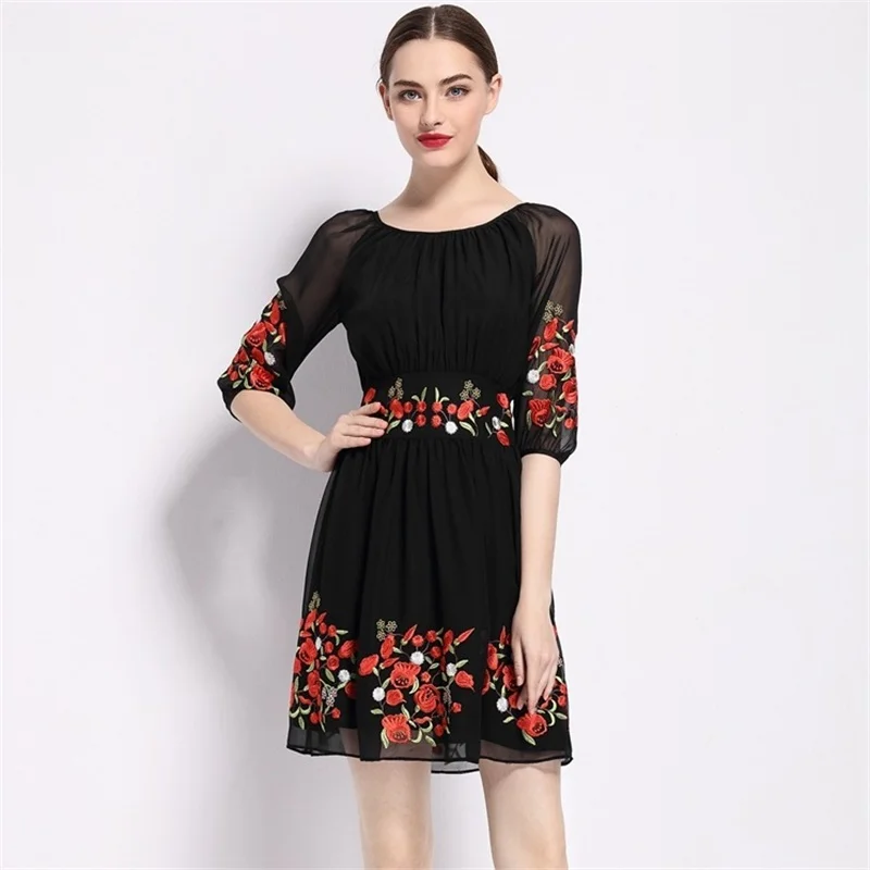 2017 Luxury Summer Dress Women New Fashion Floral Embroidery Dress
