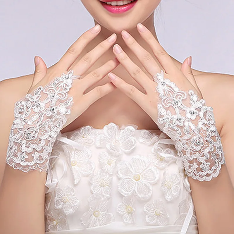 Новое поступление высококачественные белые красные свадебные перчатки с цветами короткие кружевные перчатки без пальцев для свадебной вечеринки перчатки на запястье с аппликацией