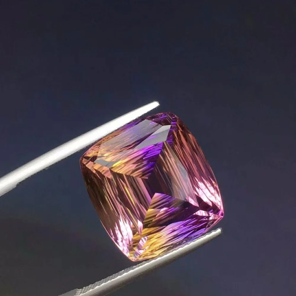 

Brazil natural Ametrine,Superb cutting and dazzling colors,Weight: 16ct Specifications: 16.5 x 15.3 x 10.2mm