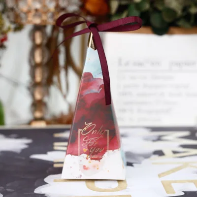 Оригинальная треугольная коробка для конфет, свадебные сувениры и подарочные коробки, сумки для конфет для гостей, Детские вечерние принадлежности, свадебные декорации - Цвет: Бургундия
