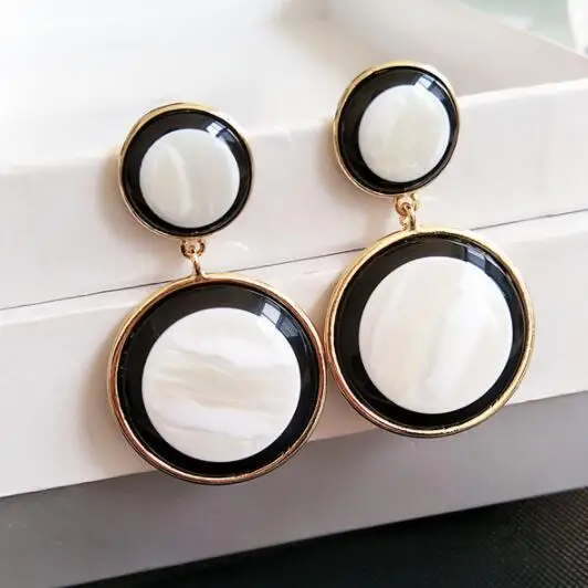 

New Fashion Design Shiny Gold Color Shell Alloy Round Pendant Enamel Statement Dangle Earrings Jewelry For women