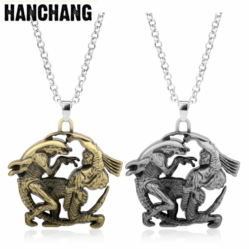 

Horror Movie AVP Alien Predator Necklace Alien Queen Lavae Prometheus Pendant Necklace Collier for Men Women Movie Fans Gift
