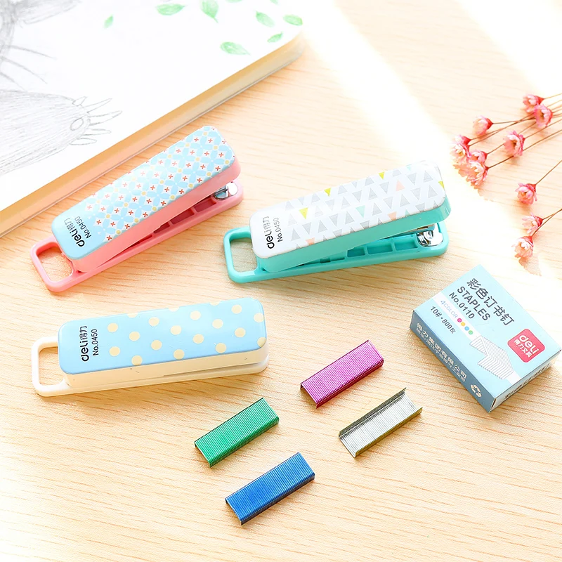 

1 Set 1 Pcs Mini Key Ring Stapler + 1 Pack 800 Pcs 10# Colored Staples For Students 80x20x15mm 3 Colors Deli 0450