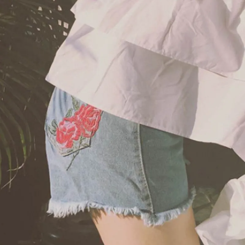 2019 New Summer Retro Flower Embroidery Denim Shorts Women Loose High Waist Short Feminino All Match Short Jeans Plus Size Short