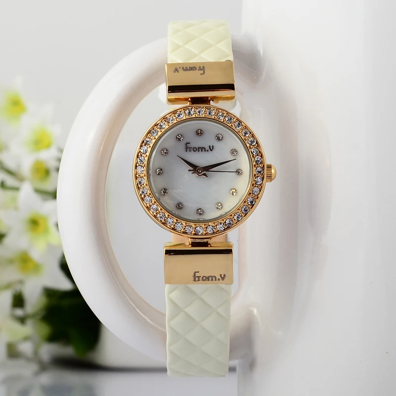 New Stylish Women Luxury Fashion Crystals Dress Watches Small Size Korean Girls Patent Leather Wrist watch