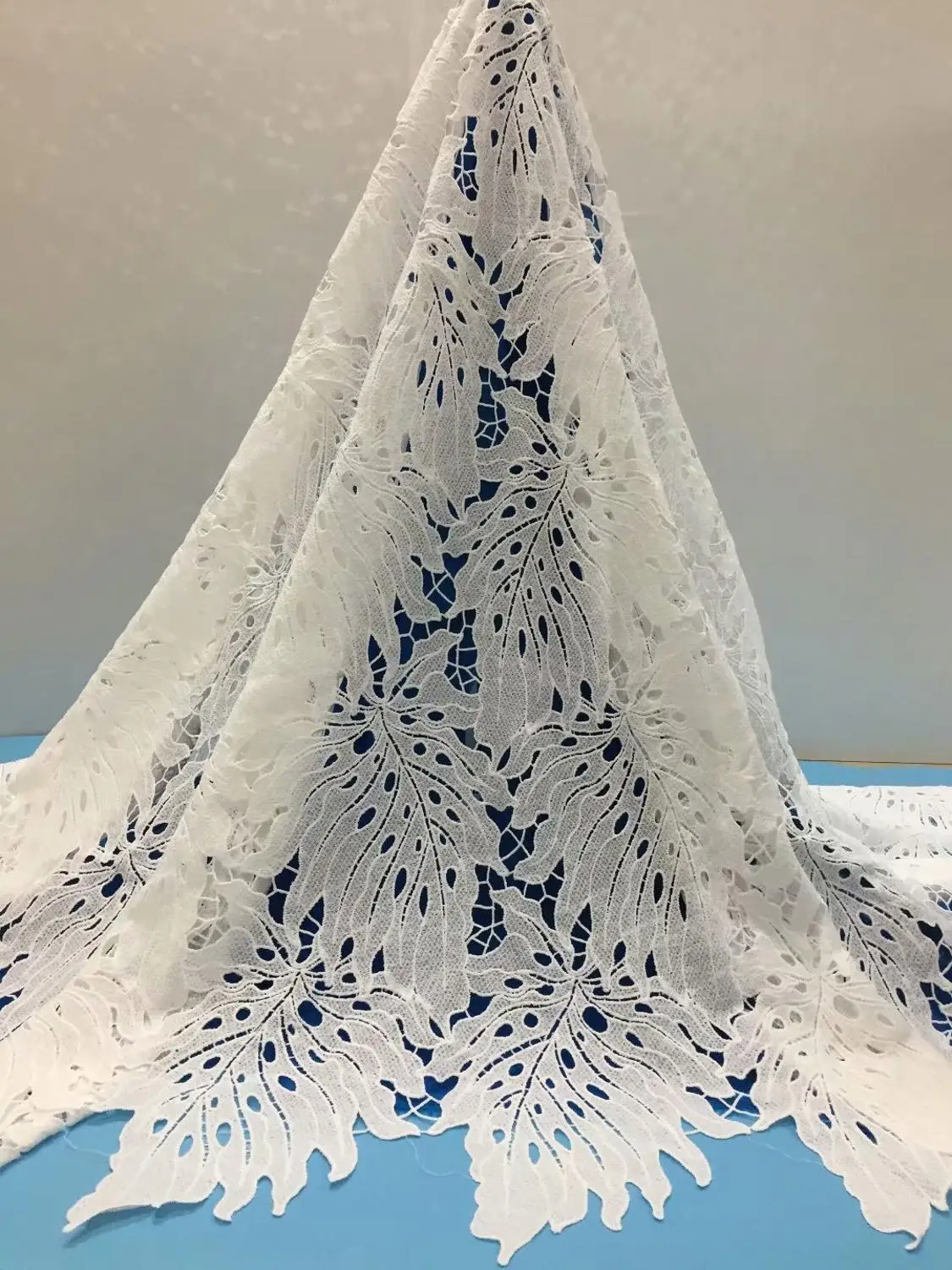 Белая высококачественная африканская кружевная ткань французский 3D Аппликация Чистая кружевная вышитая на фабрике тюль сетка кружева для свадьбы