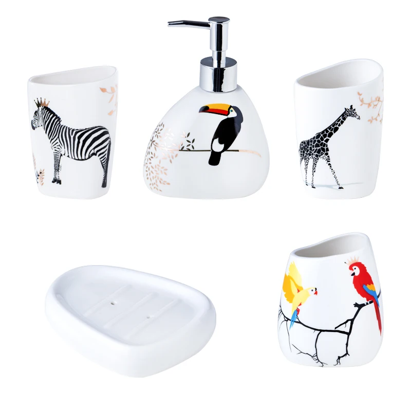 5 шт./компл. Ванная комната комплект Керамика купальные принадлежности включает в себя жидкого мыла или ополаскивателя для чашка для полоскания горла Зубная щётка держатель мыла набор посуды - Цвет: Madagascar Animals