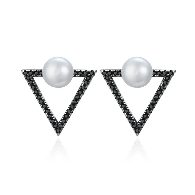 

Korean Style Women's Fashion 925 Sterling Silver Stud Earrings with Elegant Pearl Modern Geometric Triangle Wholesale Jewelry
